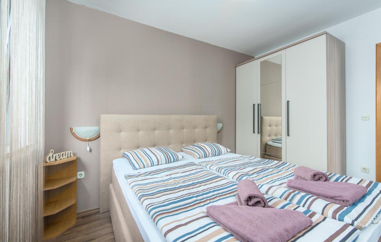 Apartmani Lorena Poreč Dış mekan fotoğraf