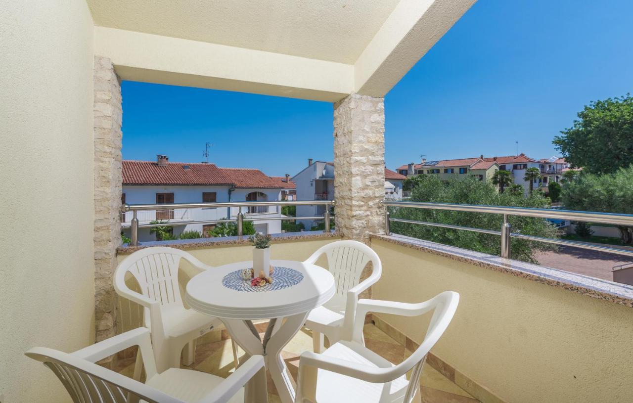 Apartmani Lorena Poreč Dış mekan fotoğraf